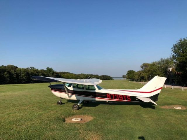 Cessna Skyhawk (N739TS)