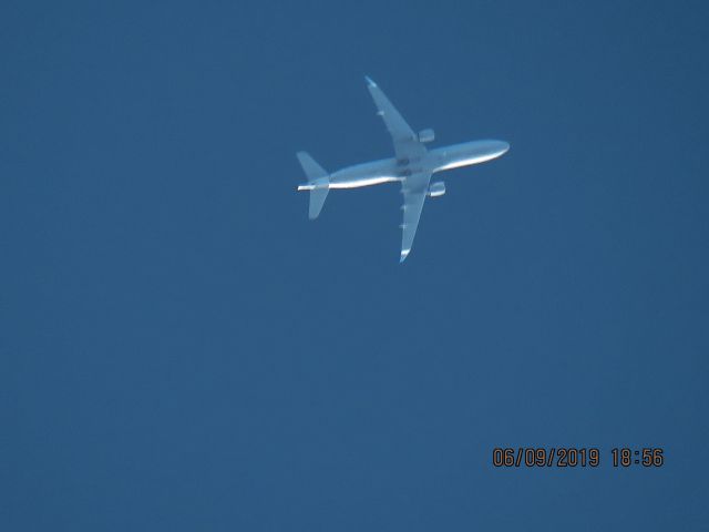Embraer 175 (N153SY)