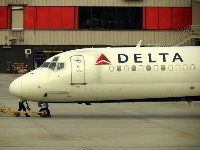 McDonnell Douglas MD-88 (N975DL)