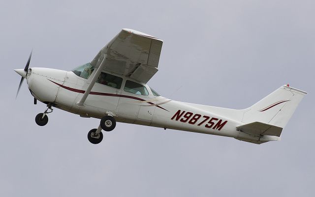 Cessna Skyhawk (N9875M)