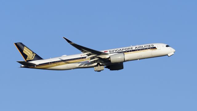 Airbus A350-900 (9V-SHH) - Airbus A350-941 A359. SIA 9V-SHH departed Rwy 21 YPPH 310819