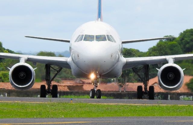 Airbus A320 (PT-MZZ)