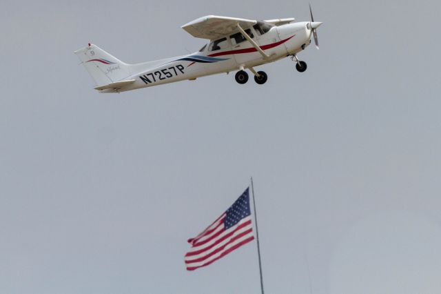 Cessna Skyhawk (N7257P)