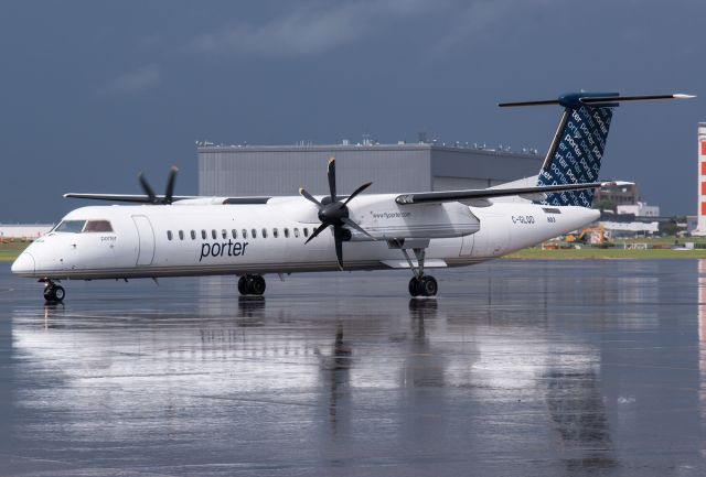 de Havilland Dash 8-400 (C-GLQD) - Rainstorm just finishing