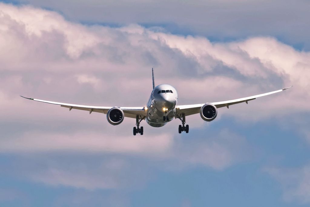 Boeing 787-8 —