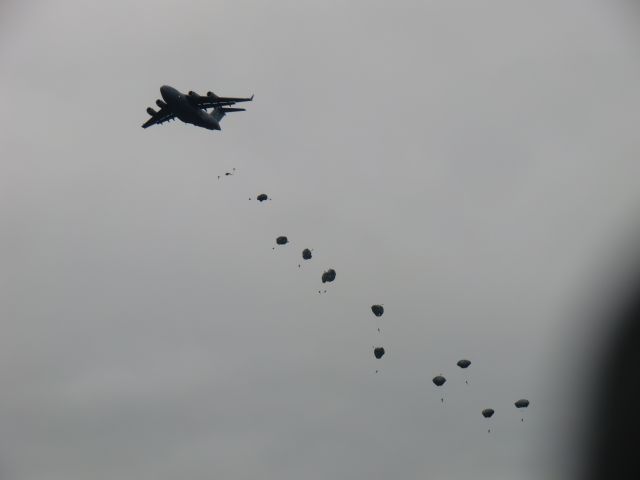 — — - Airforce parachute demo