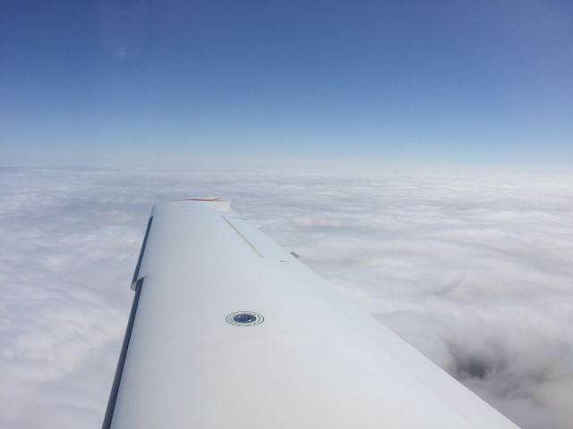 Cirrus SR-22 (N420BL) - Above the layer flying to KCID. 