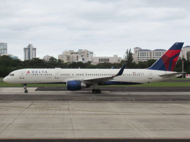 Boeing 757-200 (N542US)