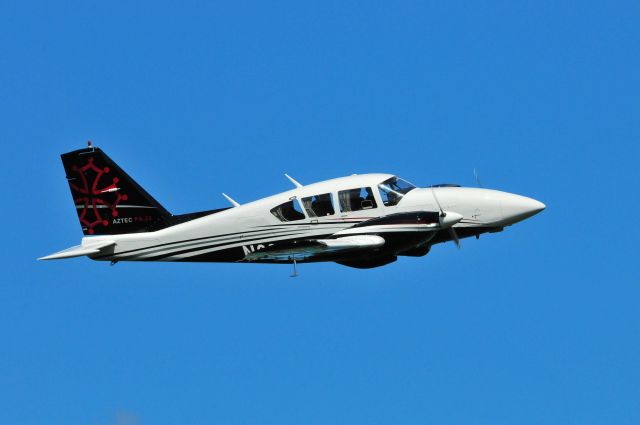 Piper Aztec (N23TA)