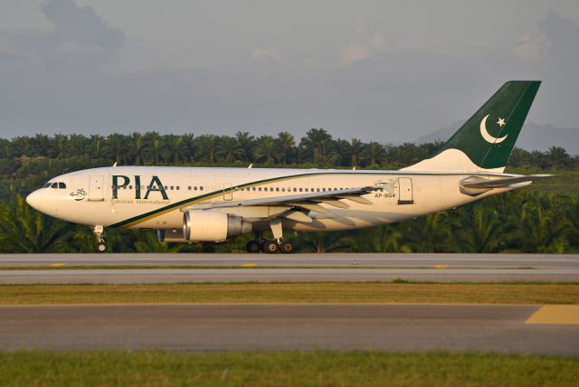 Airbus A310 (AP-BGR)