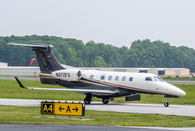 Embraer Phenom 300 (N372FX)