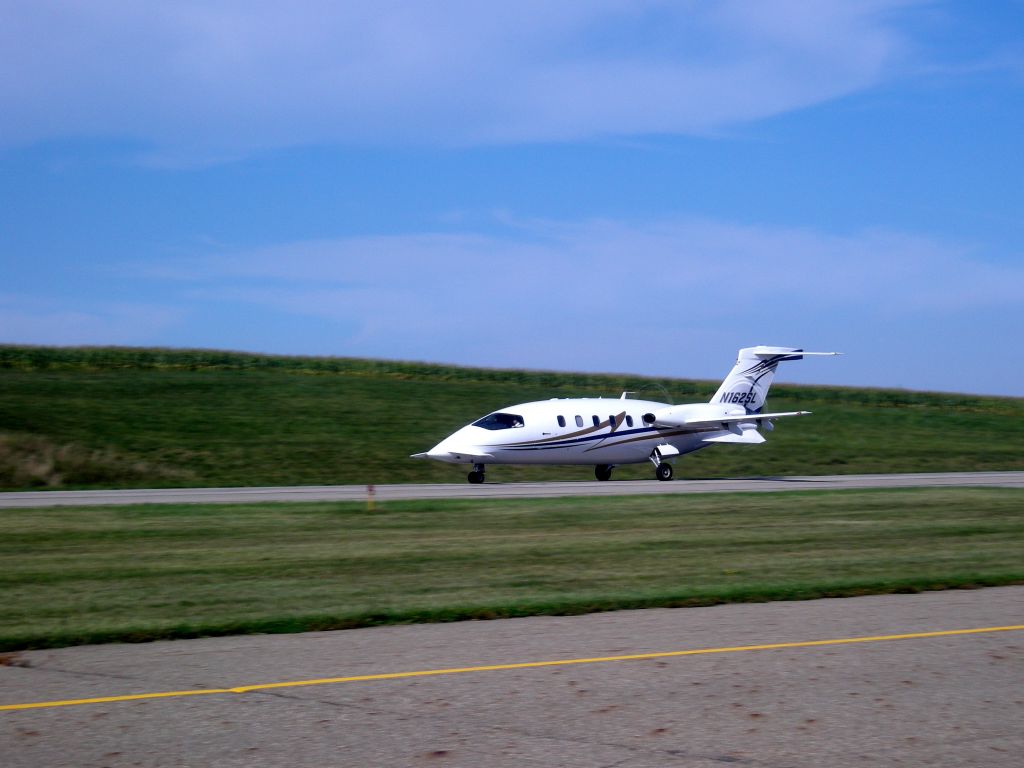 Piaggio P.180 Avanti (N162SL)