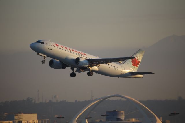 Airbus A320 (C-FDCA)