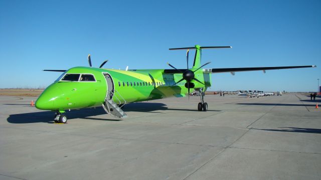 de Havilland Dash 8-400 (N439QX)