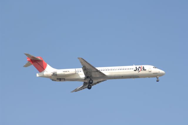 McDonnell Douglas MD-90 (BON8372) - Final Approach to Haneda Intl Airport R/W16L on 2007/6/23