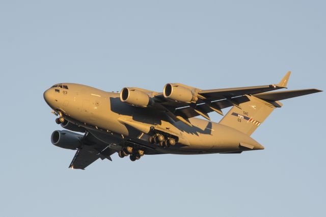 — — - Boeing Globemaster III