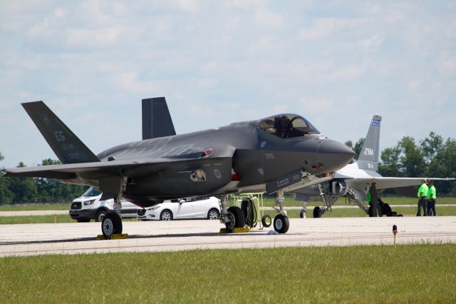 Lockheed F-35C (11-5033) - F-35 Flight demonstration team at the Dayton Air show 2017