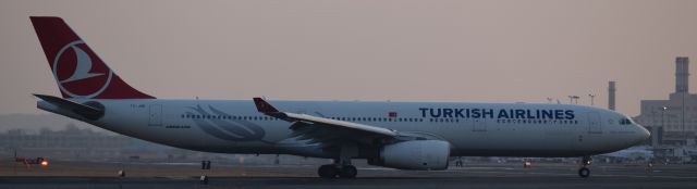 Airbus A330-300 (TC-JNR)