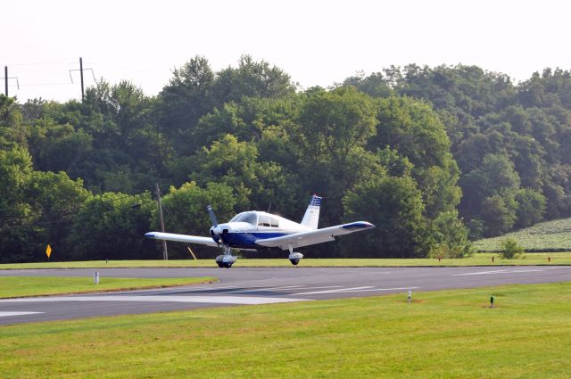 Piper Cherokee (N4595R) - Landing at Smoketown 2014. 