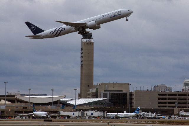 BOEING 777-300ER (HL7783)