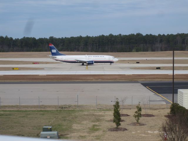 BOEING 737-400 (N433US) - A US Airways Boeing 737-4B7 (N433US) taxiing down the road to take off 23R at Raleigh (RDU) to Charlotte (CLT) as US Airways Flight 1081.