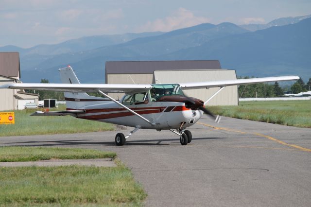 Cessna Skyhawk (N2330E) - N2330E at KBZN.