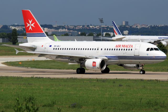 Airbus A320 (9H-AEJ)