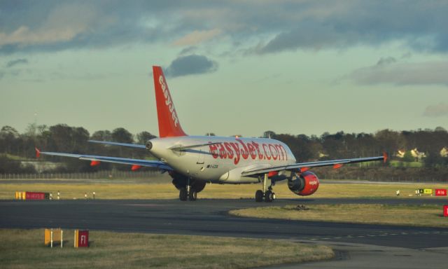 Airbus A319 (G-EZGK) - EasyJet Airbus A319-111 G-EZGK in Edinburgh 