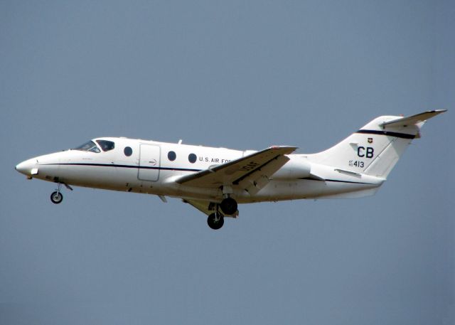 Beechcraft Beechjet (90-0413) - A USAF T-1A Jayhawk landing at Shreveport Regional.