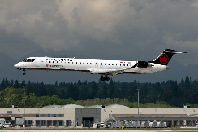 Canadair Regional Jet CRJ-900 (C-FJZN)