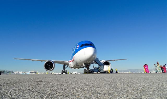 Boeing 787-9 Dreamliner (F-OMUA)