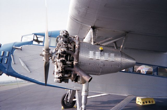 Ford Tri-Motor (N8407)