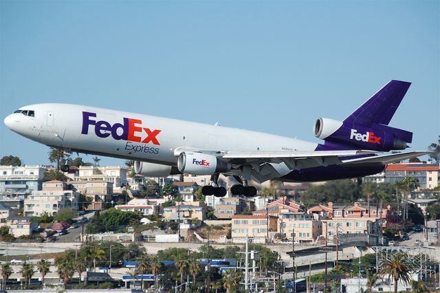 McDonnell Douglas DC-10 (N68049) - Fedex MD-10 Coming in for a very low approach