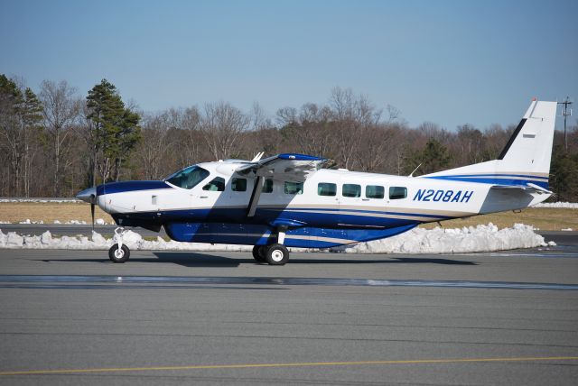 Cessna Caravan (N208AH) - Taxiing in after landing on runway 20 at Concord Regional Airport - 3/4/09