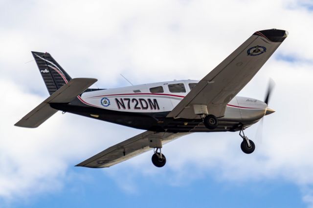 Piper Cherokee (N72DM)