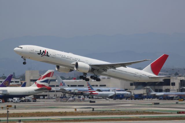 BOEING 777-300ER (JA739J)