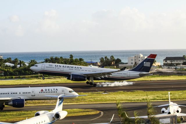 Airbus A330-200 (N287AY)