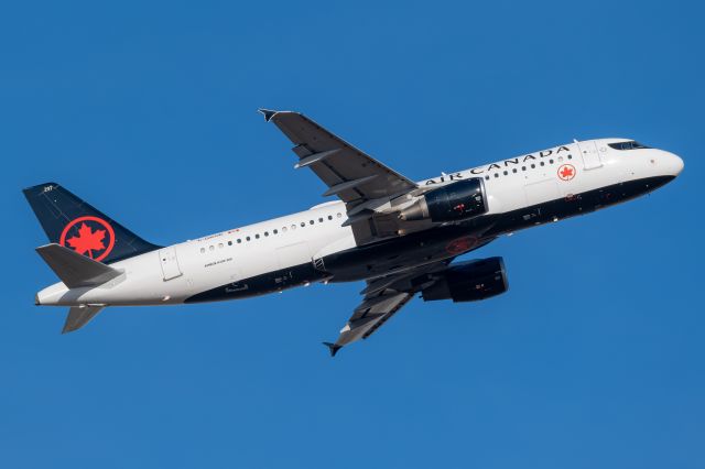 Airbus A320 (C-GKOE)