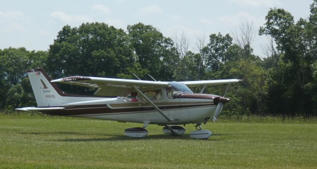 Cessna Skyhawk (N280SL) - Heading for a departure is this 1979 Cessna 172N Skyhawk from the Spring of 2024.