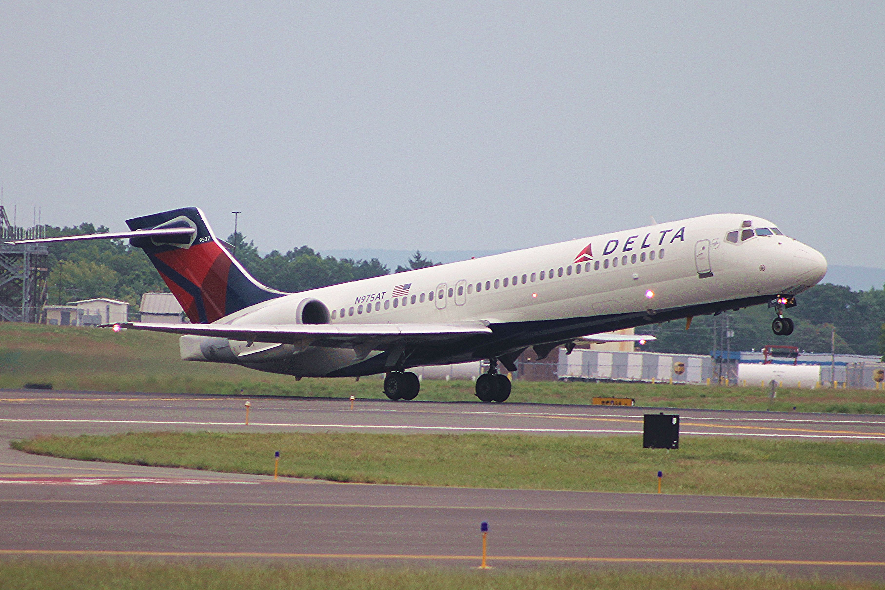 Boeing 717-200 (N975AT) - Rotating off of 24