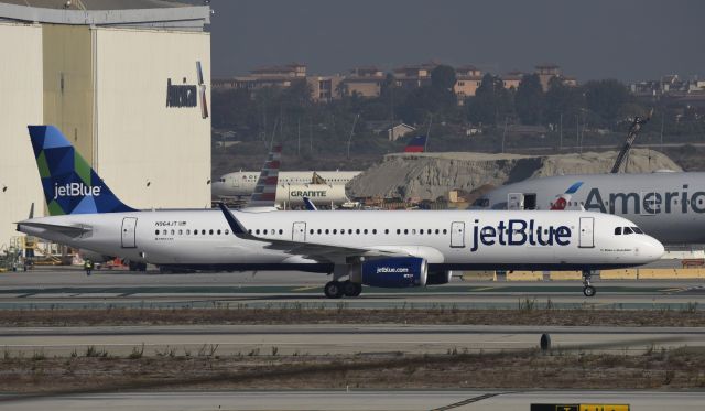 Airbus A321 (N964JT) - Taxiing to gate at LAX