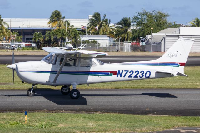 Cessna Skyhawk (N7223Q) - Taxing for departure 