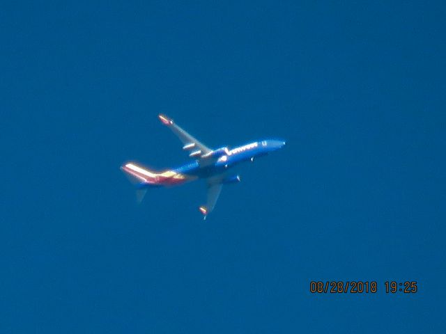 Boeing 737-800 (N8573Z)