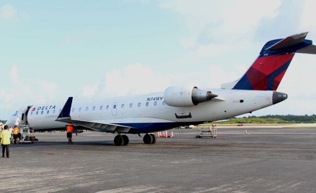 Canadair Regional Jet CRJ-700 (N741EV) - No jetway, no problem.