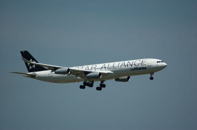 Airbus A340-300 (D-AIGC)