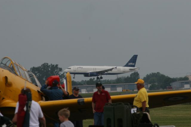 — — - Jetblue Erj170 landing at KROC (Rochester, New York)