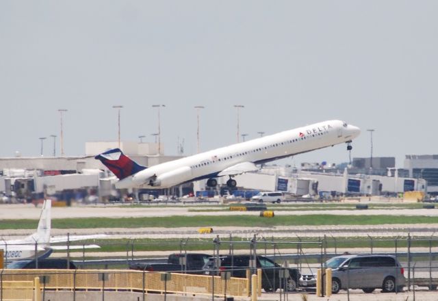 McDonnell Douglas MD-88 (N967DL)