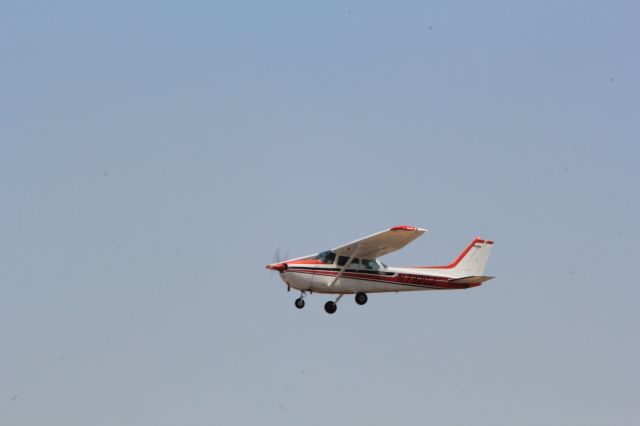 Cessna Skyhawk (N7320J) - Just another day in Riverside, CA