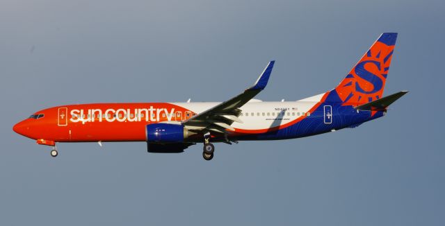 Boeing 737-800 (N840SY)