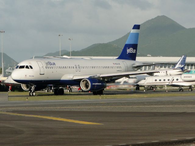 Airbus A320 (N524JB)